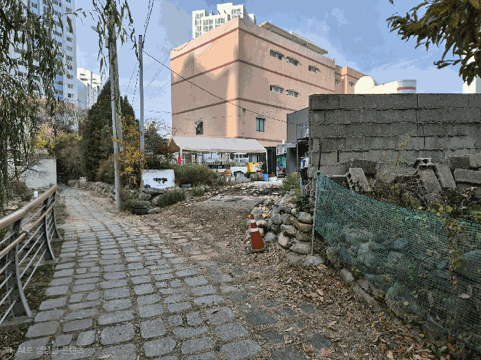 본건 전경 및 접면도로 전경