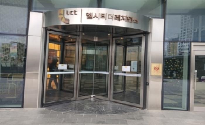 본건 건물 공동 출입구 전경