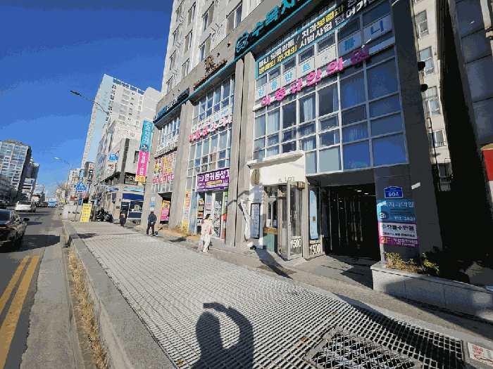 본건 1층 출입구