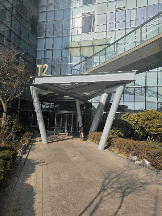 본건 출입구