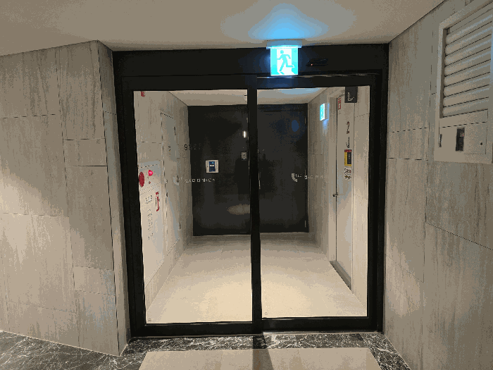 랜드마크동 93층 9307호 출입전경