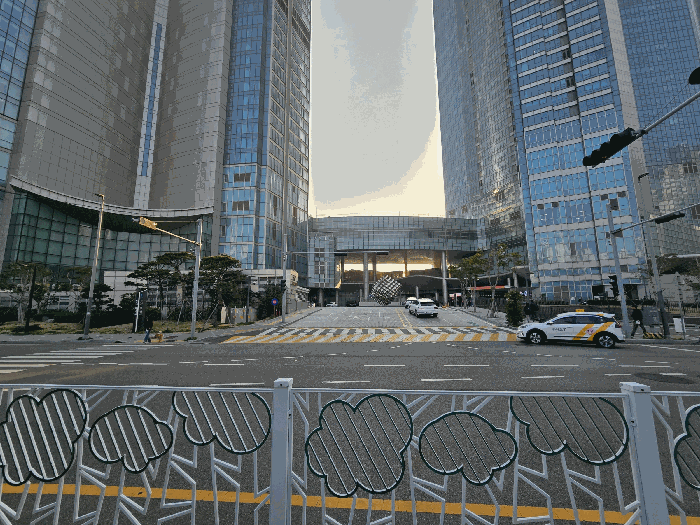 단지 주 출입구 전경