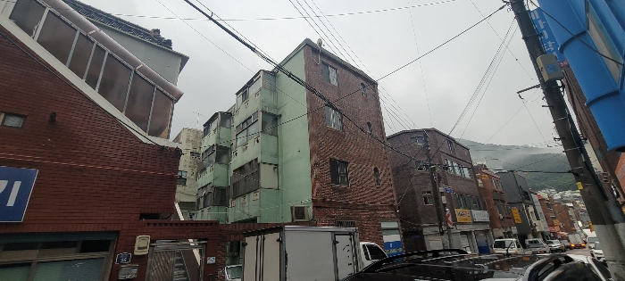 본건