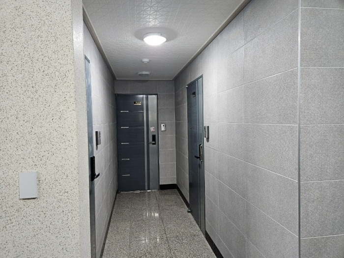 본건 7층 복도 전경