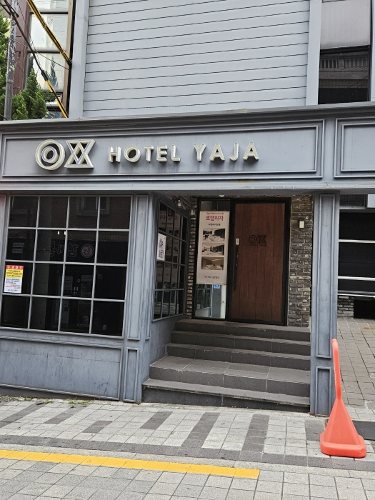 본건 출입구