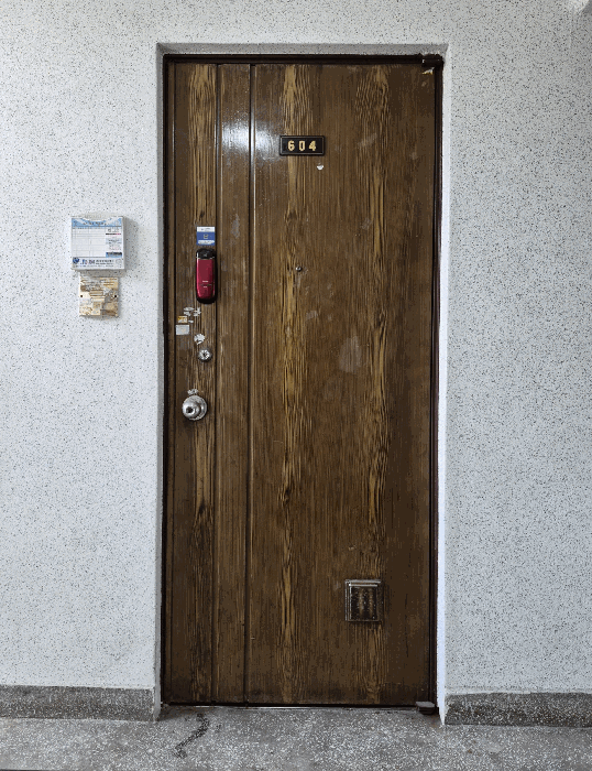 4동 604호출입문