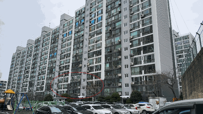 남동측에서 촬영(본건: 금강아파트 103동 3층 301호)