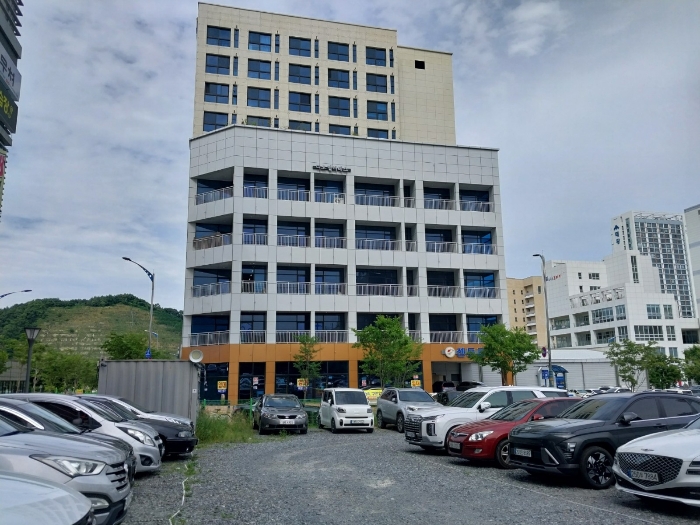 서측에서 본 대상(샌트로2) 전경