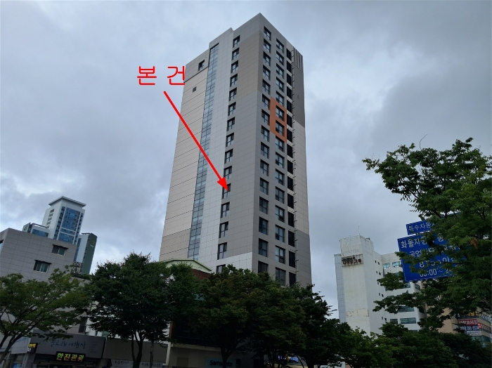 본건 전경('쁘띠팔레드시티' 8층 801호)