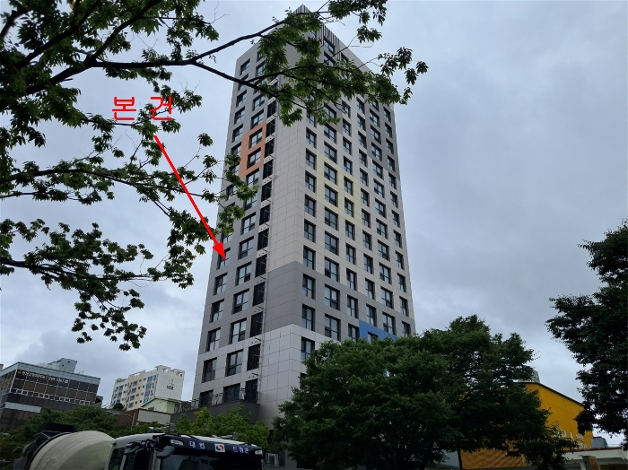 본건 전경('쁘띠팔레드시티' 8층 801호)