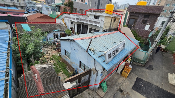 본건 토지 지상의 건물 전경