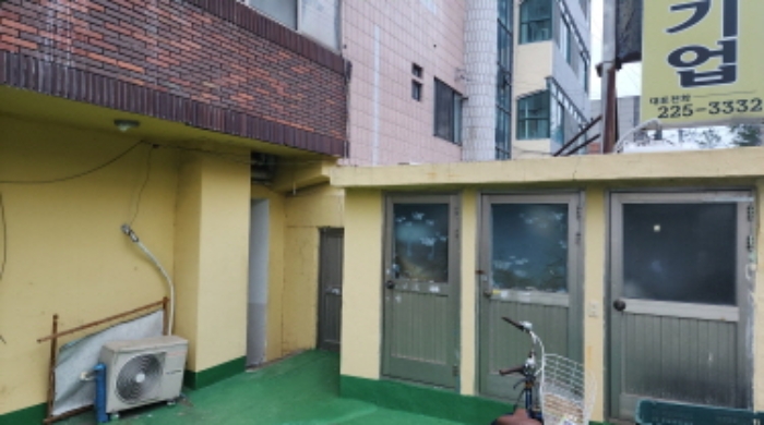 제시외 벽돌조 슬래브지붕 단층 용도불상 1동.