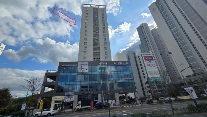 본건 소재 건물 전경 (북측에서 촬영)