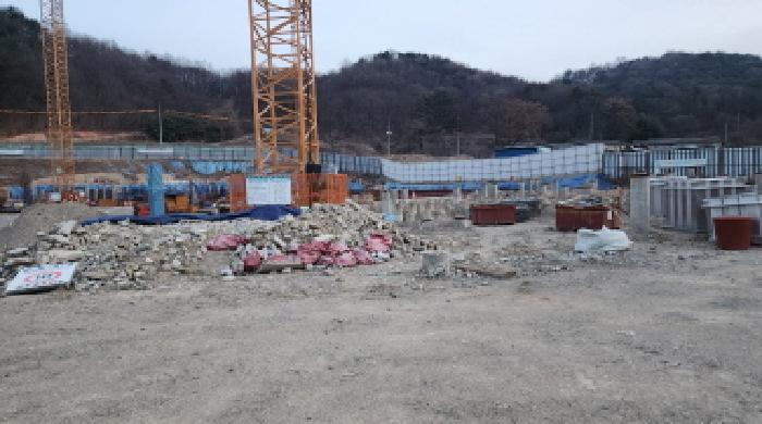 사업부지 내 공사 중 중단된 현장.