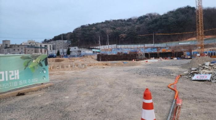 사업부지 내 공사 중 중단된 현장.