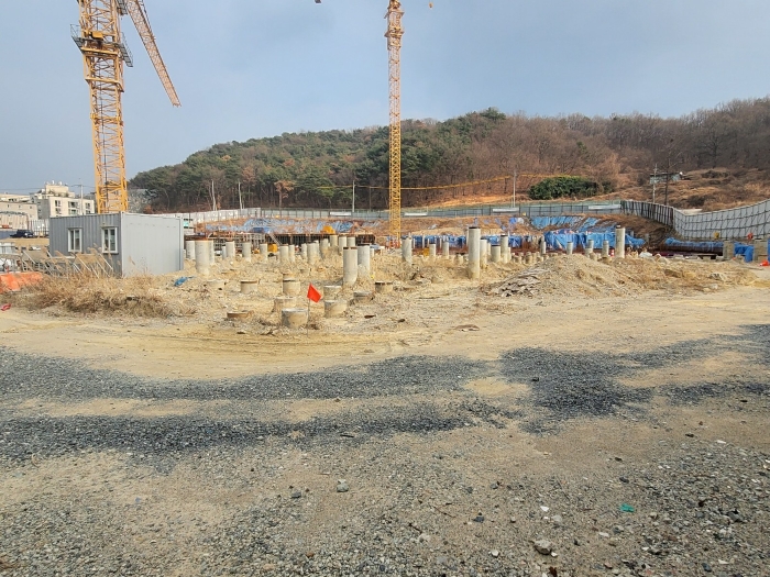 일부 지상 기초공사 현황(서측에서 촬영)