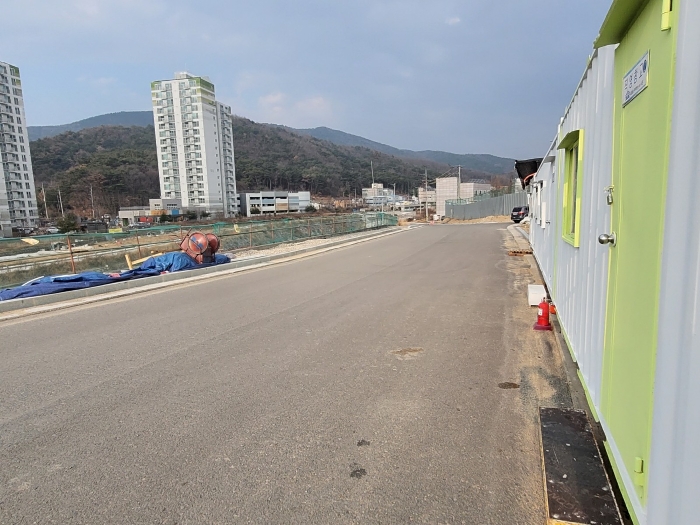북서측 도로(평가제외)(남서측에서 촬영)