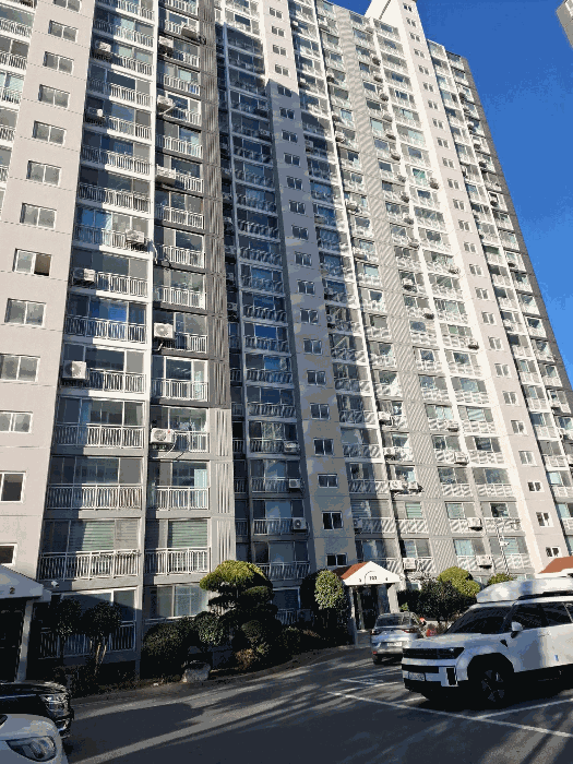 남동측에서 본 102동(1~6호) 전경