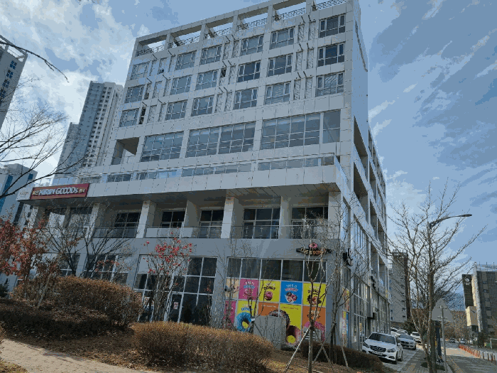 본건