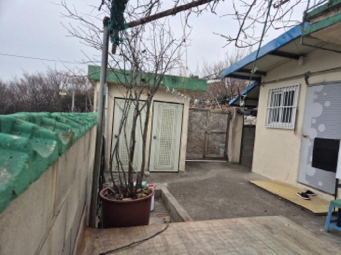 제시외 블록조 슬래브지붕 1개동