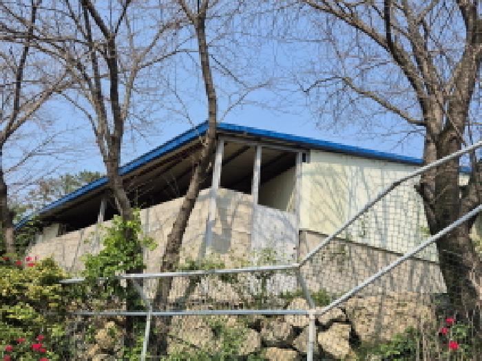 부동산의표시4~5.(경량철골조 및 조적조 판넬지붕 구조물 1동.)