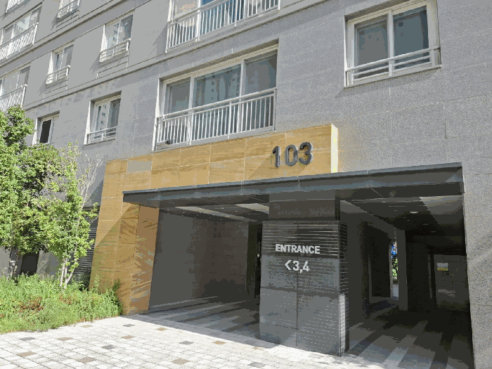 103동 3,4호 라인 공동 출입구 전경