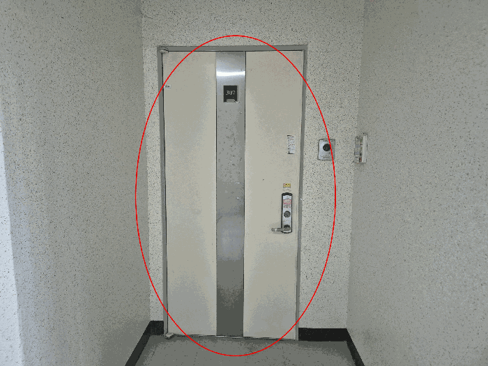 본건 현관 전경