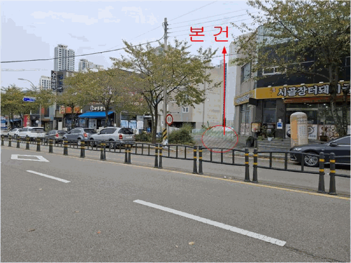 서측 입구에서 본 대상 및 주위 전경