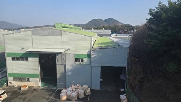 부동산의 표시 11. 및 부동산의 표시 2, 3. 지상에 소재하는 제시외 단층창고