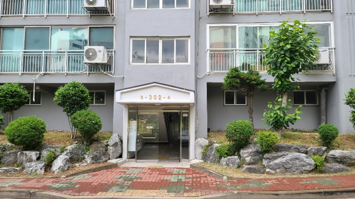 본 건 입 구