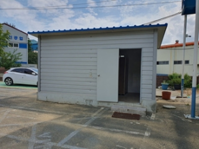 기호 1 토지위 지상 제시외 건물(화장실)