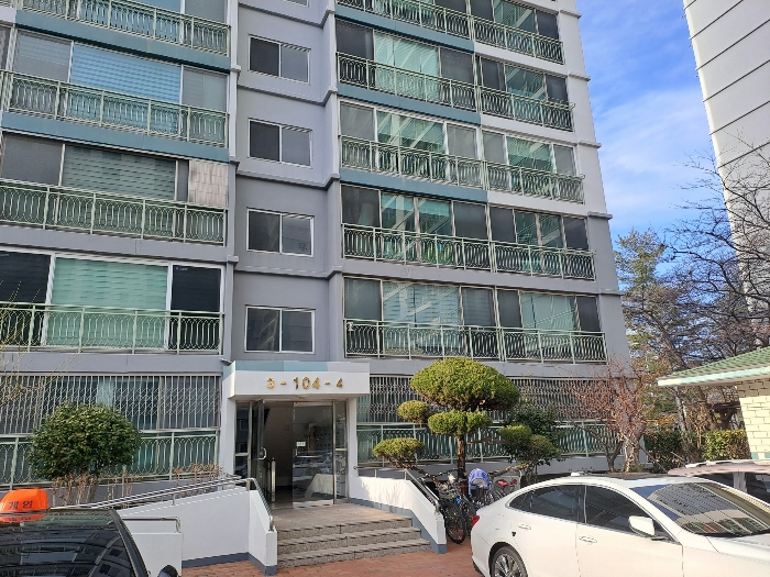 본건