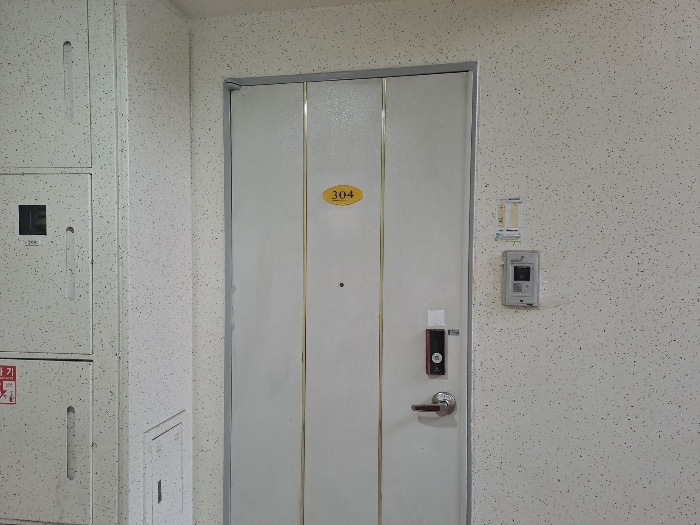 본건출입문