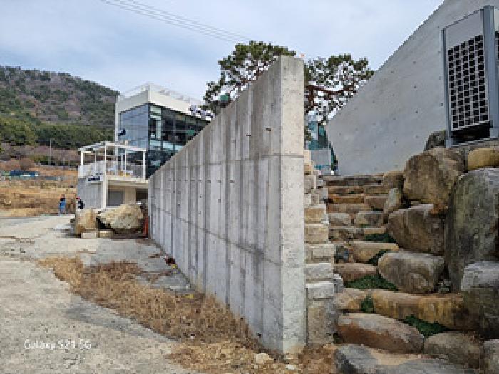 목록1. 토지의 증축 축대와 돌계단