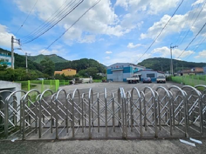 공장 출입구