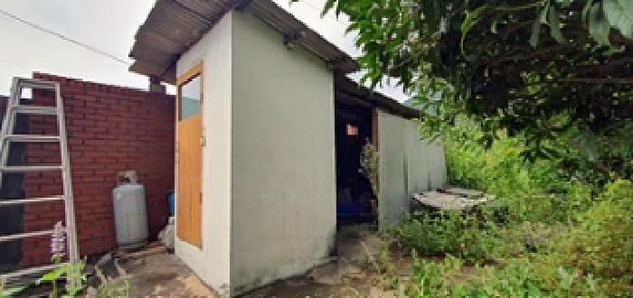 본건 제시외 (ㄹ)블록조 스레트지붕 화장실 및 창고