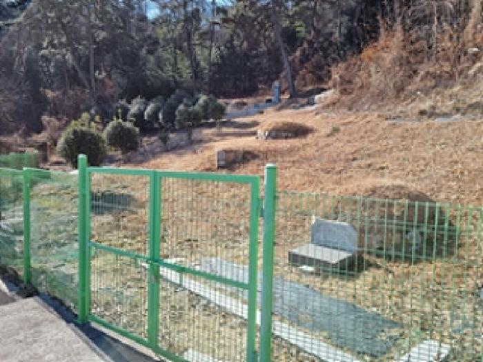 본건 부동산에 소재한 분묘들(팔용근린공원과 인접)
