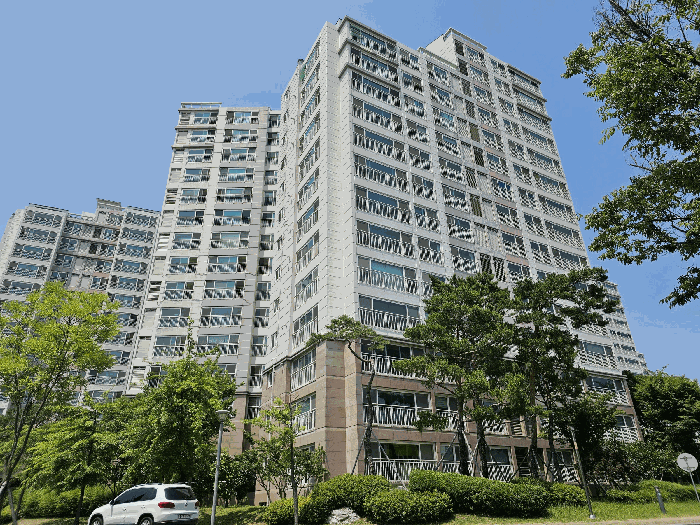 < 외부 전면 >