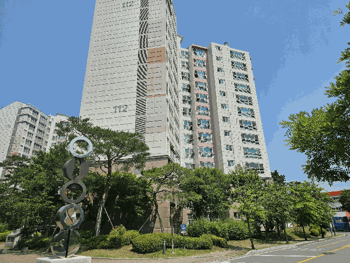 < 외부 서측 측면 >