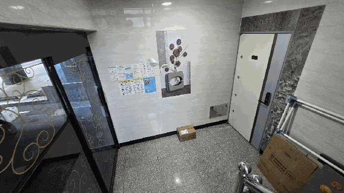 5. 건물 1층 입구