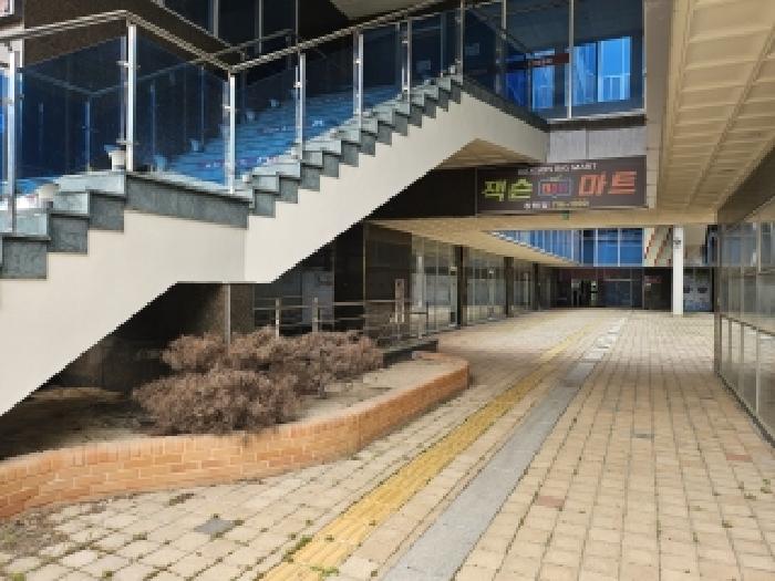 목록부동산 출입구(목록1호는 사진 계단아래쪽, 목록2호 사진좌측안쪽)
