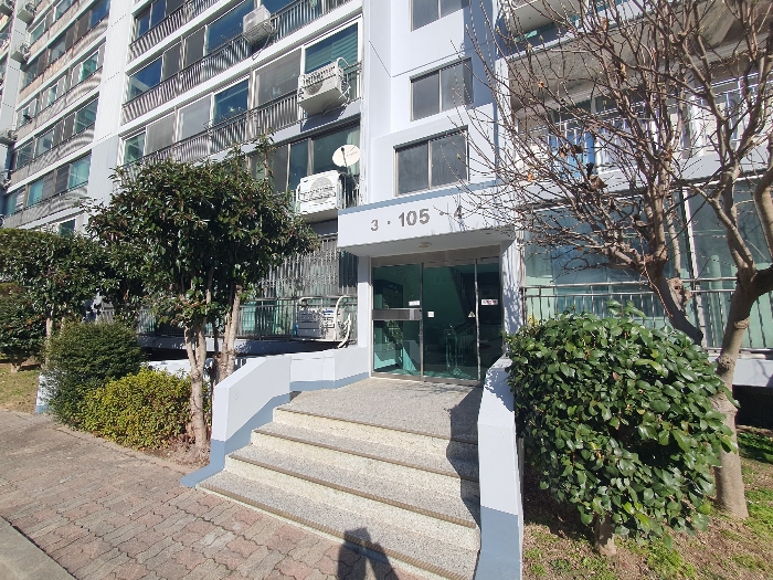 경남 창원시 마산회원구 내서읍 중리 1038 동신아파트 105동 출입구