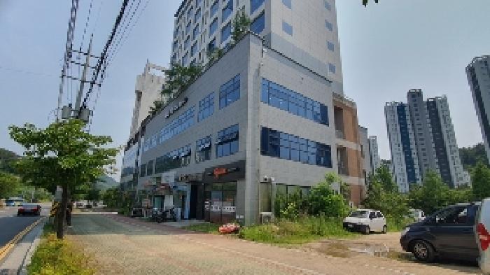 본건 소재 건물 외부 전경