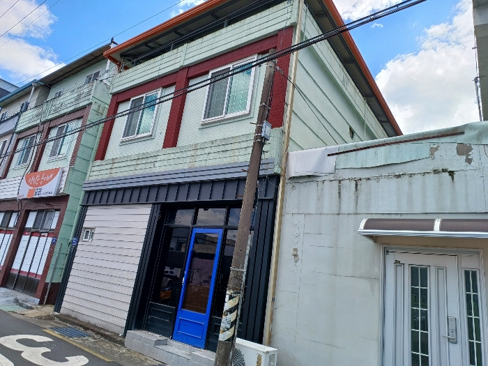 본건