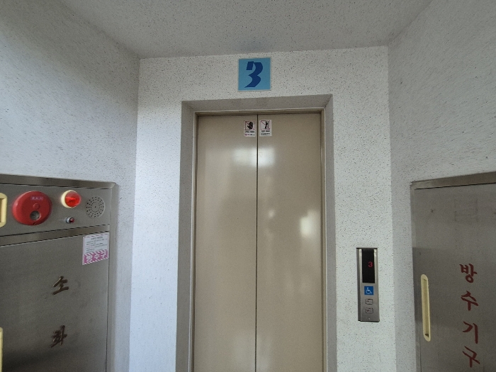 본건 복도