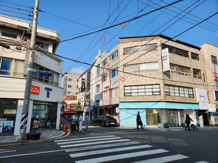 본건의 전경
남서측에서 북동측을 향하여 촬영