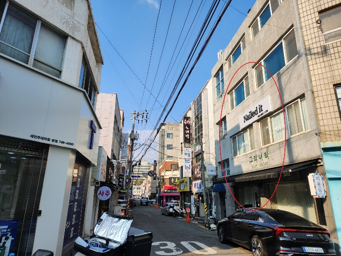 서측으로 접면한 도로상태 및
부근의 상황 등