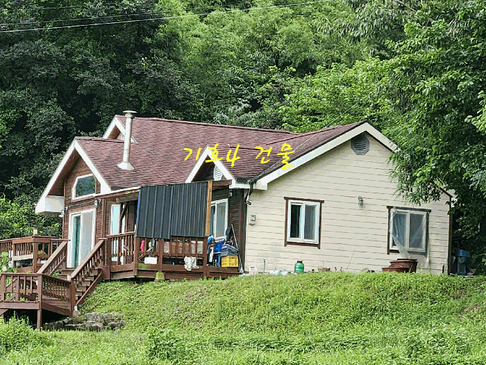 기호4 건물의 전경
북서측에서 남동측을 향하여 촬영