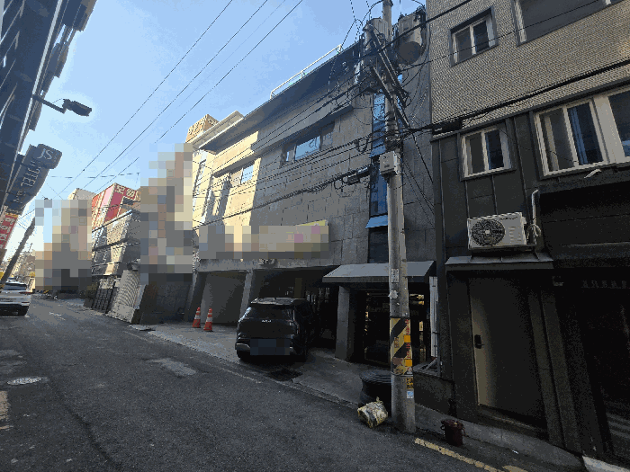 본건 전경사진, 동측 인근에서 촬영