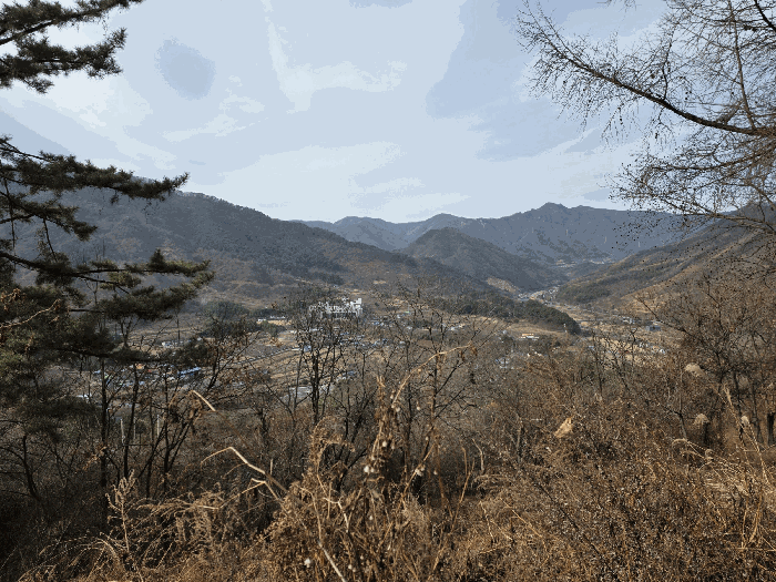 본건에서 남서측으로 바라보이는 조망 등